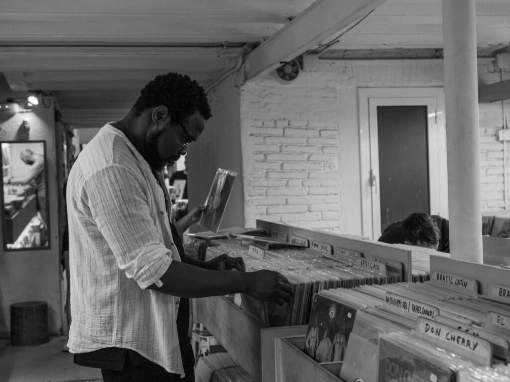 Sound Dj Don in the record shop